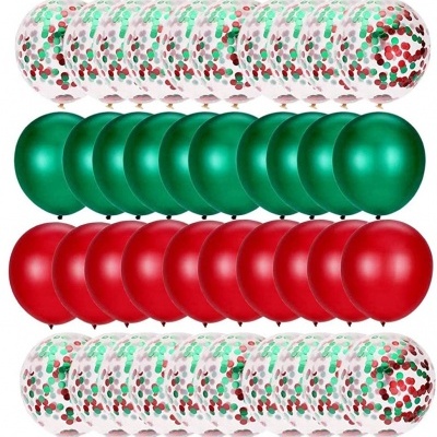 Conjunto de balões vermelhos, verdes e transparentes com confetes para festa