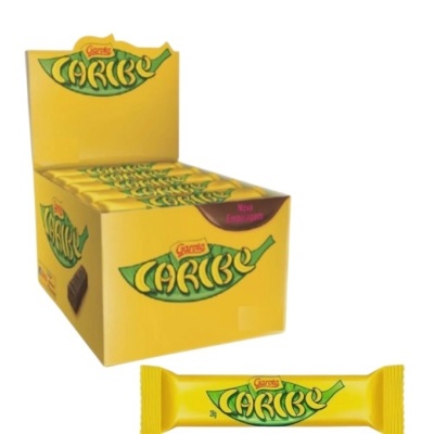 Caixa amarela cheia de barras de chocolate Garoto Caribe em embalagens amarelas