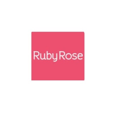 Logótipo Ruby Rose em fundo rosa