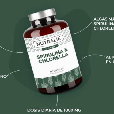 Frasco do suplemento Nutralie Spirulina & Chlorella com texto em espanhol sobre o produto.