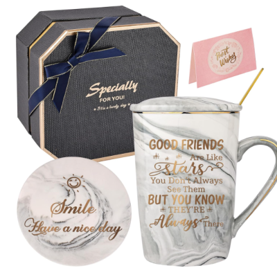 Conjunto de chávena e prato de cerâmica com caixa de presente e cartão cor-de-rosa