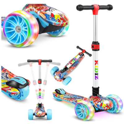 Trotinete infantil colorida com rodas azuis e luzes coloridas