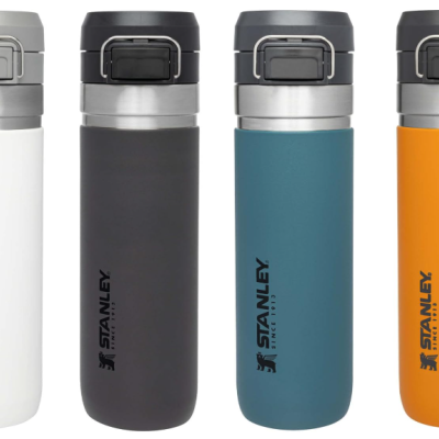 Quatro garrafas térmicas coloridas Stanley