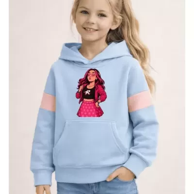 Casaco com capuz de criança azul clara com faixas rosa e estampa frontal de personagem feminina.