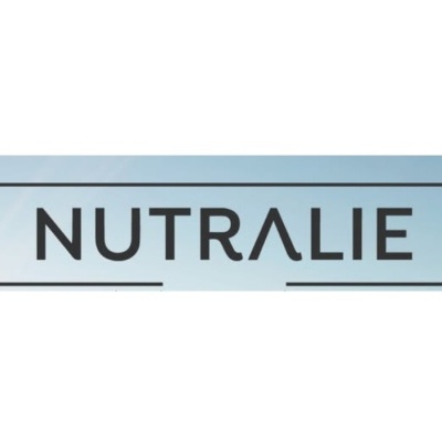 Logótipo NUTRALIE com letras pretas sobre fundo azul claro