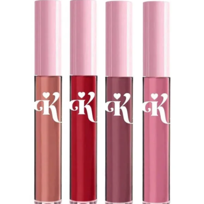 Quatro batons líquidos com tampas rosa alinhados