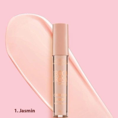 Corretivo líquido BAMBOOM em tom Jasmin sobre fundo rosa claro.