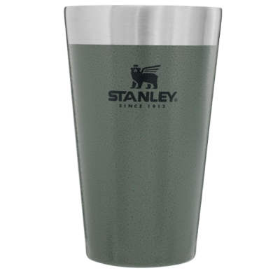 Copo Stanley inox verde com texto estampado e tampo prateado