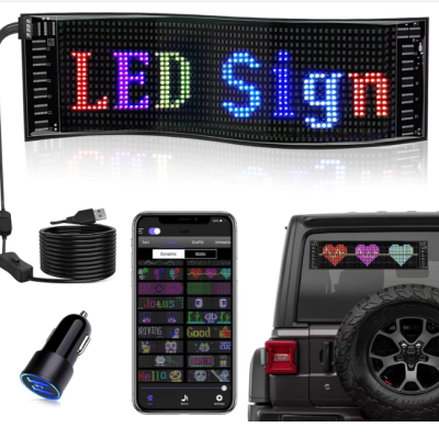 Painel LED curvo colorido com texto 'LED Sign' e acessórios