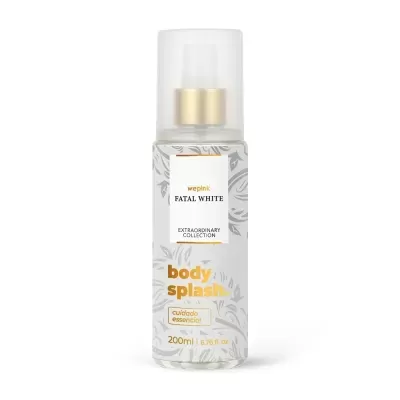 Frasco transparente de body splash com tampa fosca e rótulo cinza com texto amarelo e preto