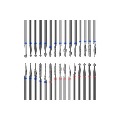 Conjunto de ferramentas rotativas metálicas para manicure em duas fileiras com anéis azuis e vermelhos.