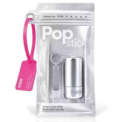 Embalagem translúcida com stick cor creme e etiqueta rosa