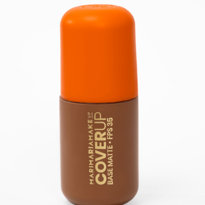 Frasco de base mate COVER UP da MARIAMA MAKEUP com tampa laranja e corpo castanho