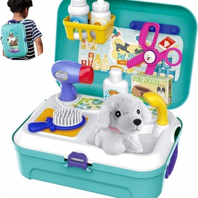 Kit veterinário infantil com cão de peluche e acessórios em caixa azul clara