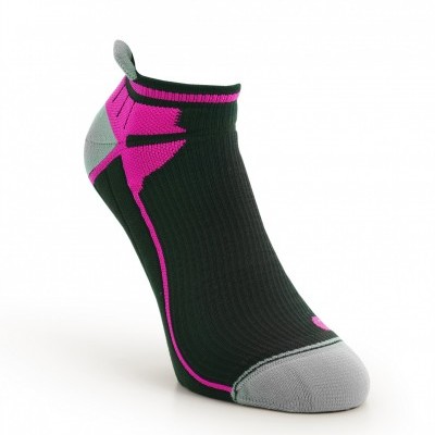 Meia desportiva curta preta com detalhes rosa e cinza