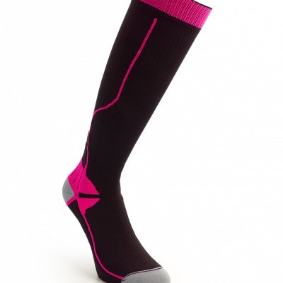 Meia desportiva preta com detalhes cor-de-rosa e cinza