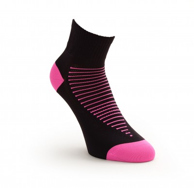 Meia desportiva preta com detalhes rosa