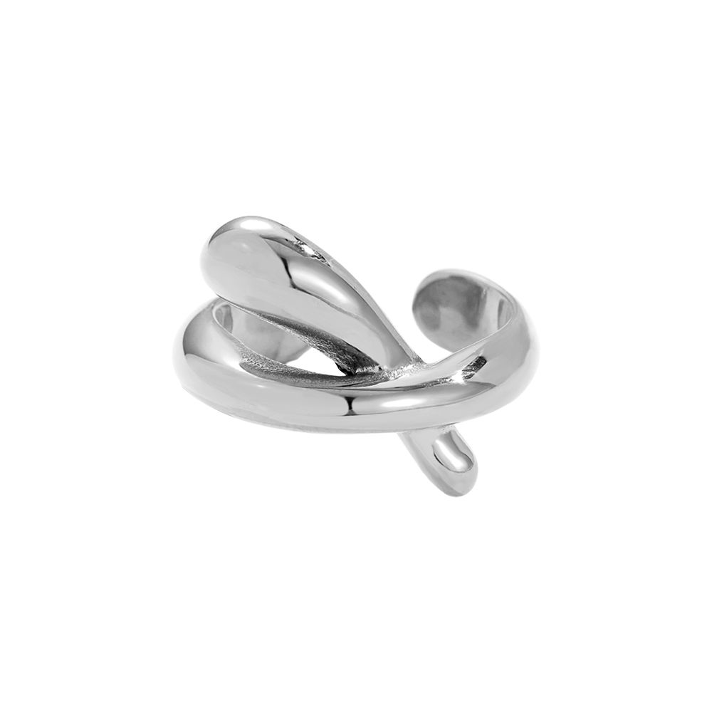Anel em metal prateado com design curvo moderno