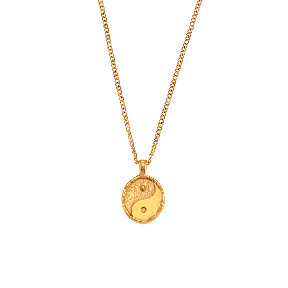 Colar dourado com pendente Ying Yang texturizado