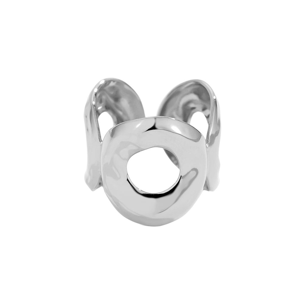 Anel prateado em metal com design circular