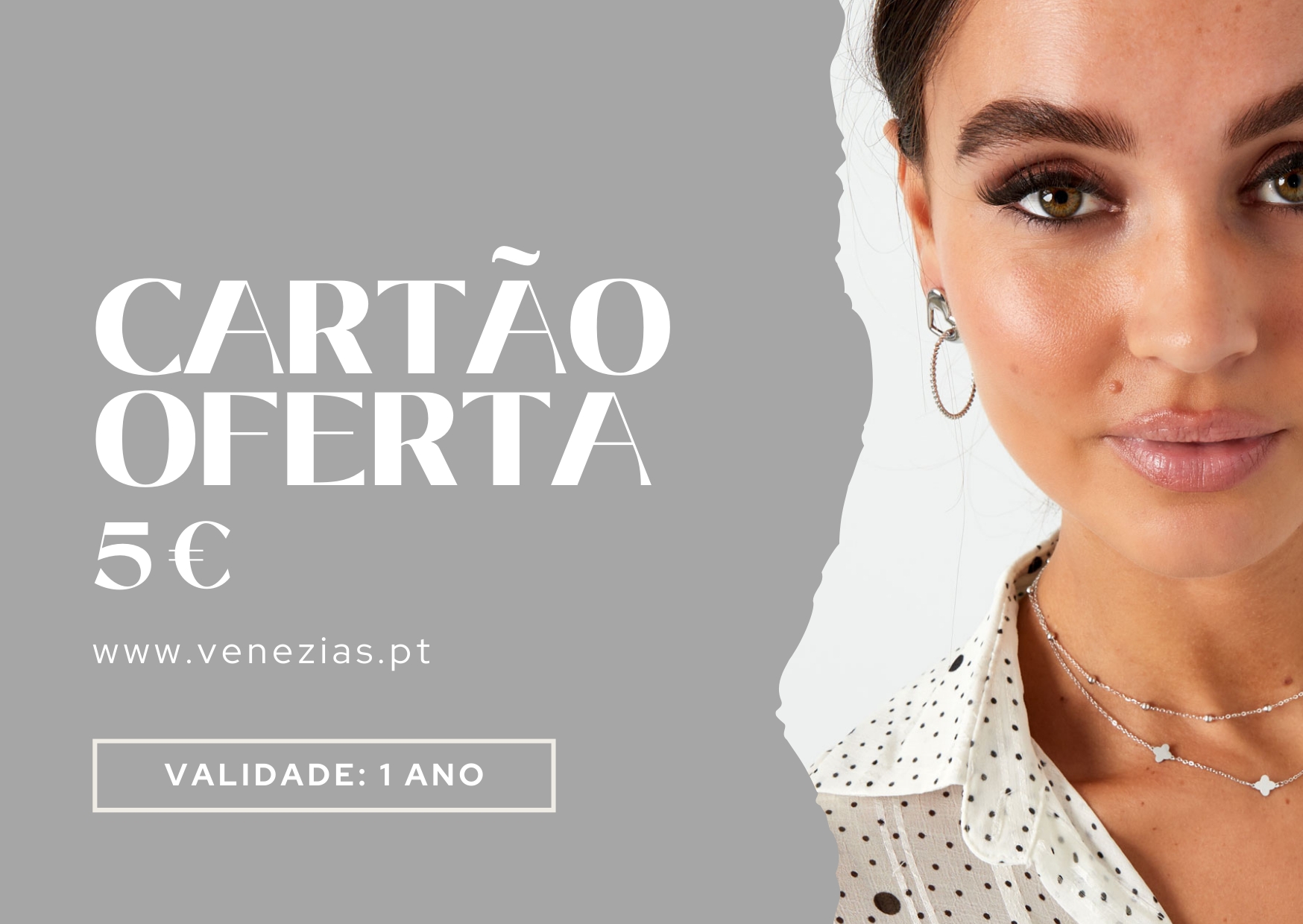 Cartão oferta cinzento com texto branco e rosto de mulher com acessórios e camisa branca com pontos pretos