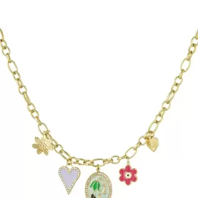 Colar dourado com pendentes decorativos coloridos