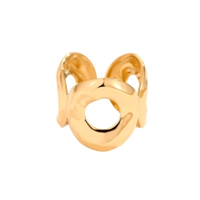 Anel dourado em metal com abertura circular