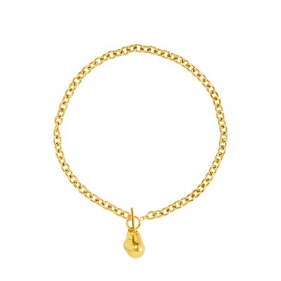 Colar dourado em corrente com pendente e fecho de barra