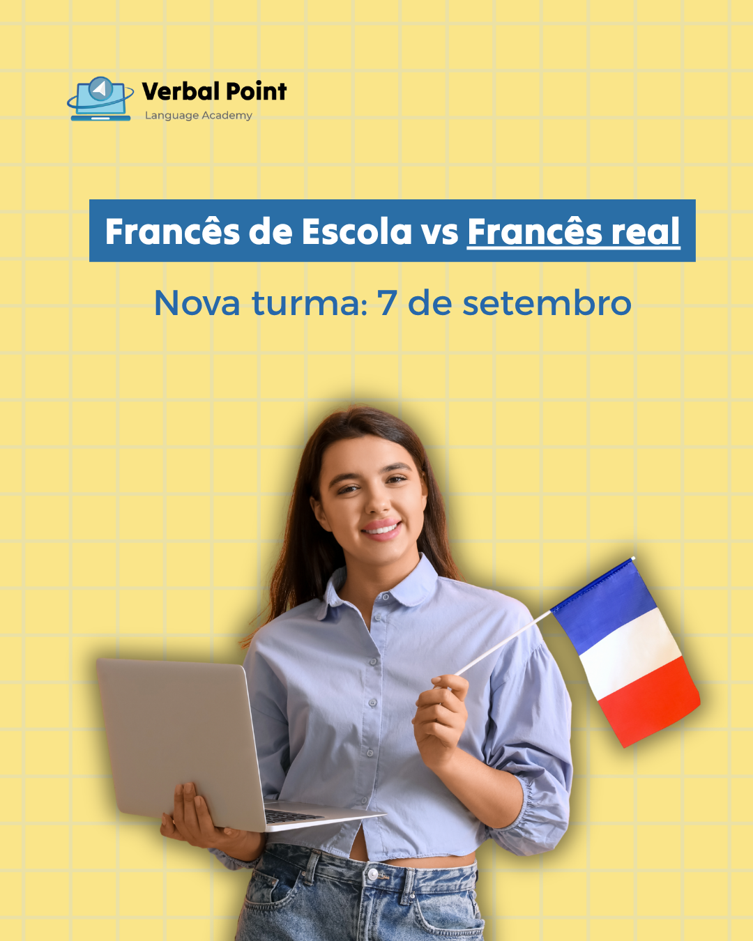 Curso de francês: francês da escola vs. francês real Jovem mulher com portátil e bandeira da França, fundo amarelo com texto promocional em português.