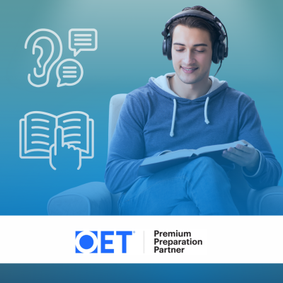 Homem com auscultadores a folhear livro sentado em sofá azul