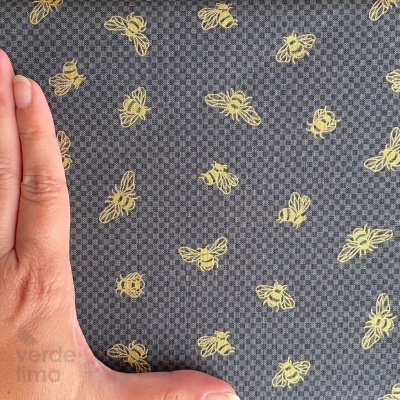 Tecido de Algodão - Honey bee - Metallic gold bees on charcoal
