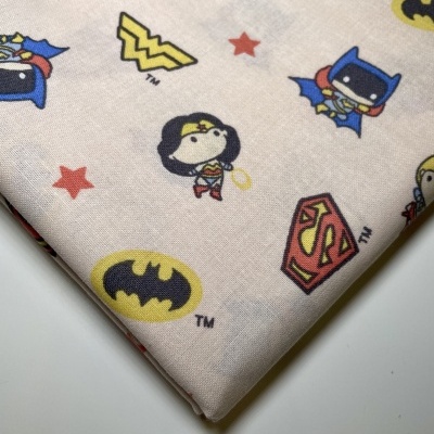 Retalho 111 cm x 110 cm- Tecido de Algodão - Justice League girl heroes toss