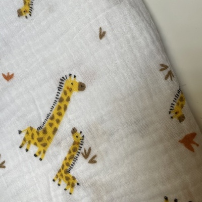 Retalho 43x140cm - MUSSELINA - GIRAFAS