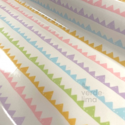 Triângulos coloridos (plastificado)