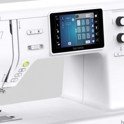 Máquina de costura BERNETTE B77