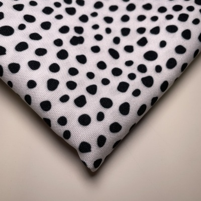 Retalho 55x124cm - Minimate resistente à água - Pintas pretas fundo branco