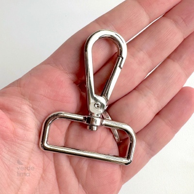 Mosquetão premium rectangular para alças de 40mm