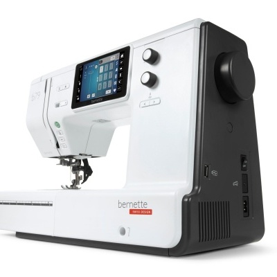 Máquina de costura e bordar BERNETTE B79