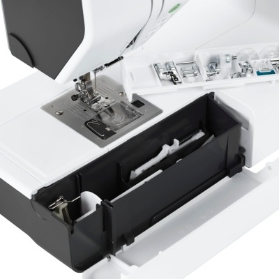 Máquina de costura e bordar BERNETTE B79