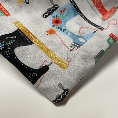 Retalho 23x110cm - TECIDO DE ALGODÃO - A STITCH IN TIME - VINTAGE SEWING MACHINES