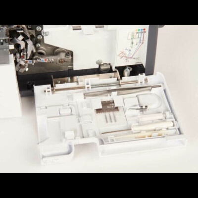 Máquina Corte e Cose bernette b44