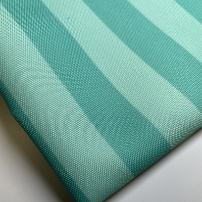 Retalho 107x150cm - Nylon Impermeável - Riscas turquesa e verde menta