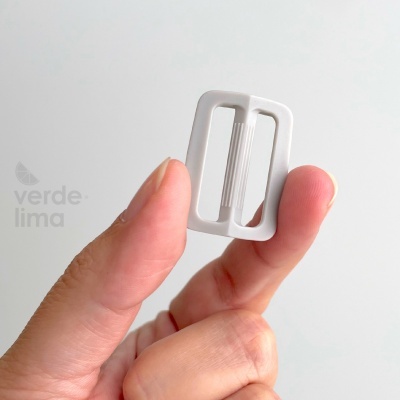 Passador de plástico