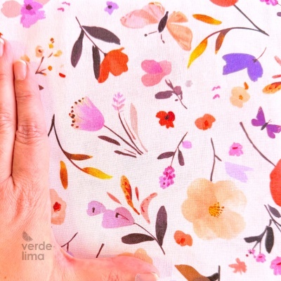 Tecido de Algodão - Estampado digital - Flores fundo rosa