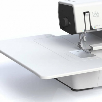 Maquina corte e cose Bernette b64