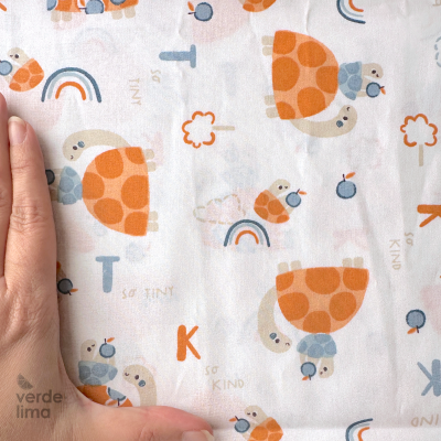 Tecido de Algodão - Animal Alphabet - Tartarugas e letras fundo branco