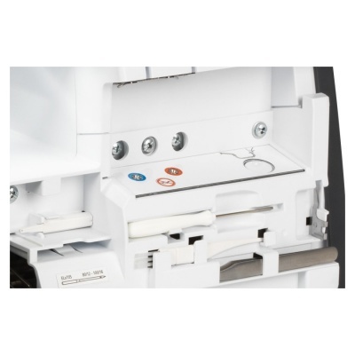 Maquina corte e cose Bernette b64