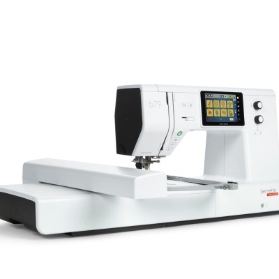 Máquina de costura e bordar BERNETTE B79