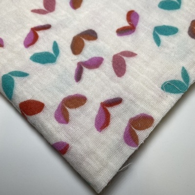 Retalho 26x140cm - Musselina - Folhagens coloridas fundo bege