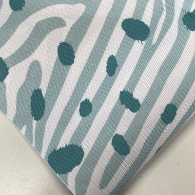 Retalho 109x120cm - Nylon Impermeável - Padrão Zebra Azul com pintas